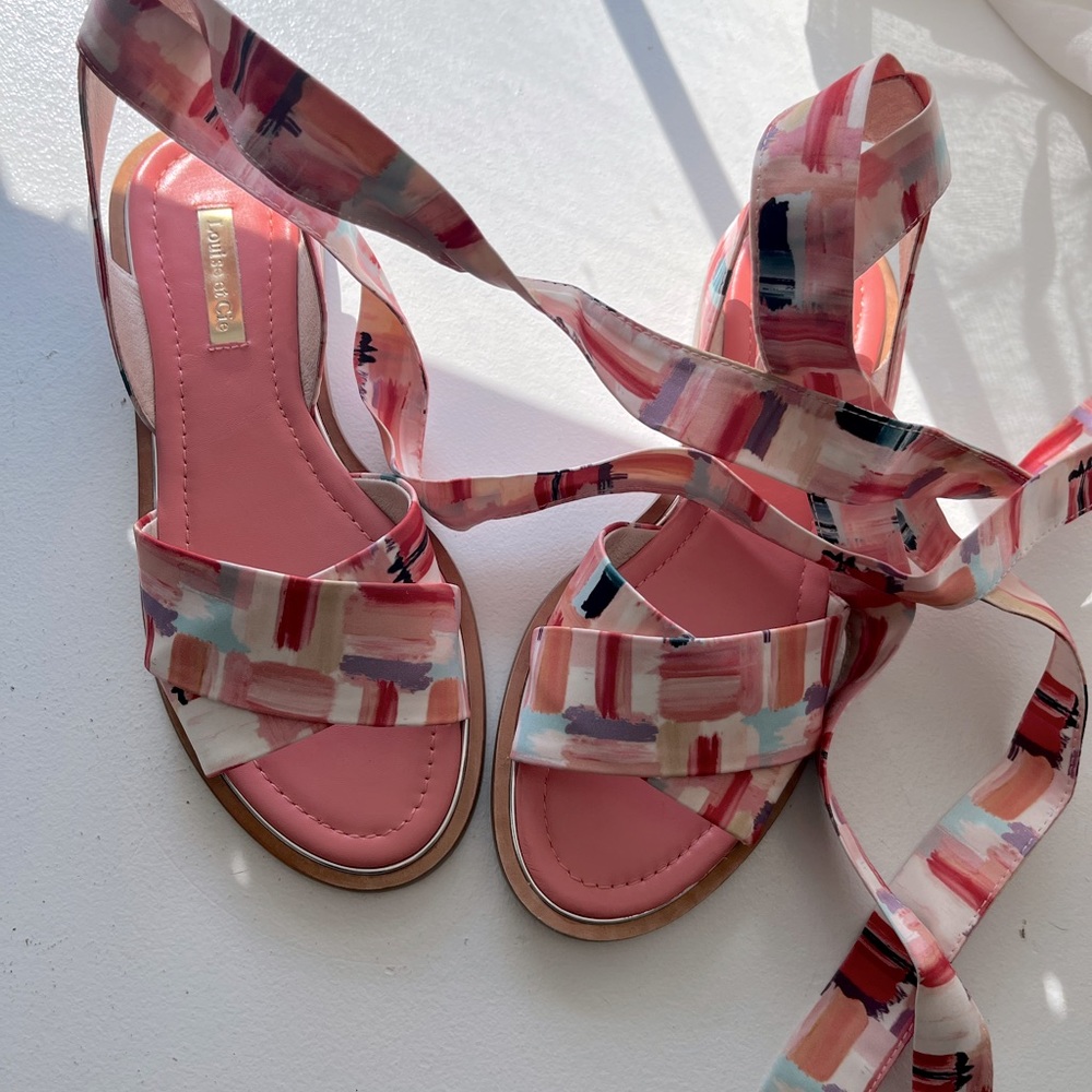 NWOT Louise et Cie pink painted tie up sandals